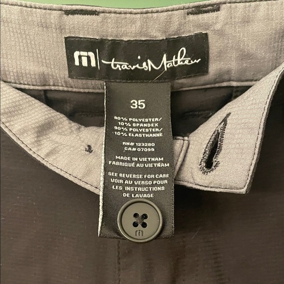 Travis Mathew Mens 35 Black Flat Front Shorts Golf Performance - Picture 2 of 7